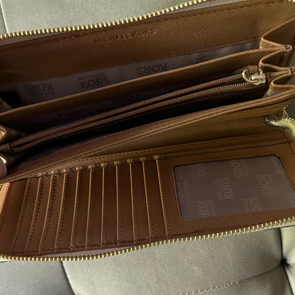 Michael Kors Large Double Zip Wallet Wristlet White Gold Authentic Like New - Picture 4 of 6